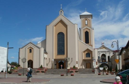 Sanktuarium Matki Bożej Ostrobramskiej w Skarżysku-Kamiennej-kościół
