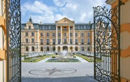 Pałac Bursztynowy we Włocławku, noclegi, restauracja, wesela, konferencje, tenis ziemny, pub, sauna