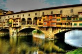Ponte Vecchio wybudowany został z kamiennych ciosów w latach 1335 - 1345,