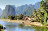 Najważniejszą rzeką Laosu jest Mekong