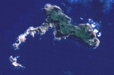 Wyspa Robinsona Crusoe widziana z samolotu