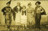 zdjęcie z 1938 roku ze święta Purim obchodzonego w Polsce