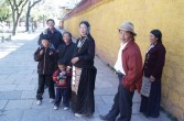 Lhasa, Norbu Linka rodzina tybetańczyków