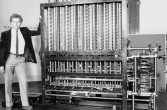 Charles Babbage z maszyną różnicową