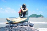 pomnik syrenki na plaży Songhla w Tajlandii