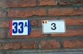 numery domów: holenderskie i belgijskie na jednym budynku