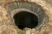 dziura w ziemi na Syberii