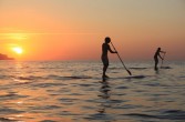 SUP (stand-up paddle board) stań na desce i wiosłuj.