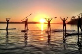 SUP (stand-up paddle board) stań na desce i wiosłuj.