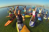 SUP (stand-up paddle board) stań na desce i wiosłuj.