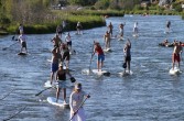 SUP (stand-up paddle board) stań na desce i wiosłuj.