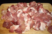 kroimy wieprzową łopatkę na średnie kostki