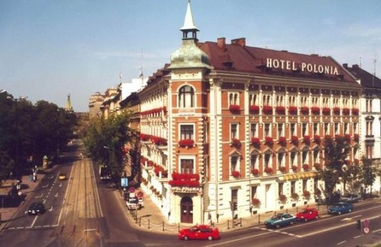 Polonia Hotele w Krakowie Noclegi Restauracja Imprezy Jedzenie 1