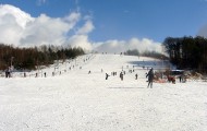 wyciagi-narciarskie-amalka-na-kaszubach-atrakcje-turystyczne-noclegi