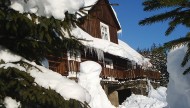 Chata w Beskidzie Śląskim - Kamesznica : domek zimą