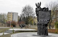 Staszów-Urząd Miasta-pomnik 2