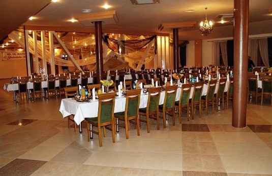 Dom weselny "Pod Ulubionym Jaworem" Jawor Noclegi Wesela Catering Imprezy Restauracja